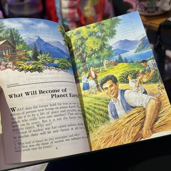 Survival Into A New Earth 1984 Jehovah's Witnesses Watchtower Hardcover Book - Picture 2 of 4